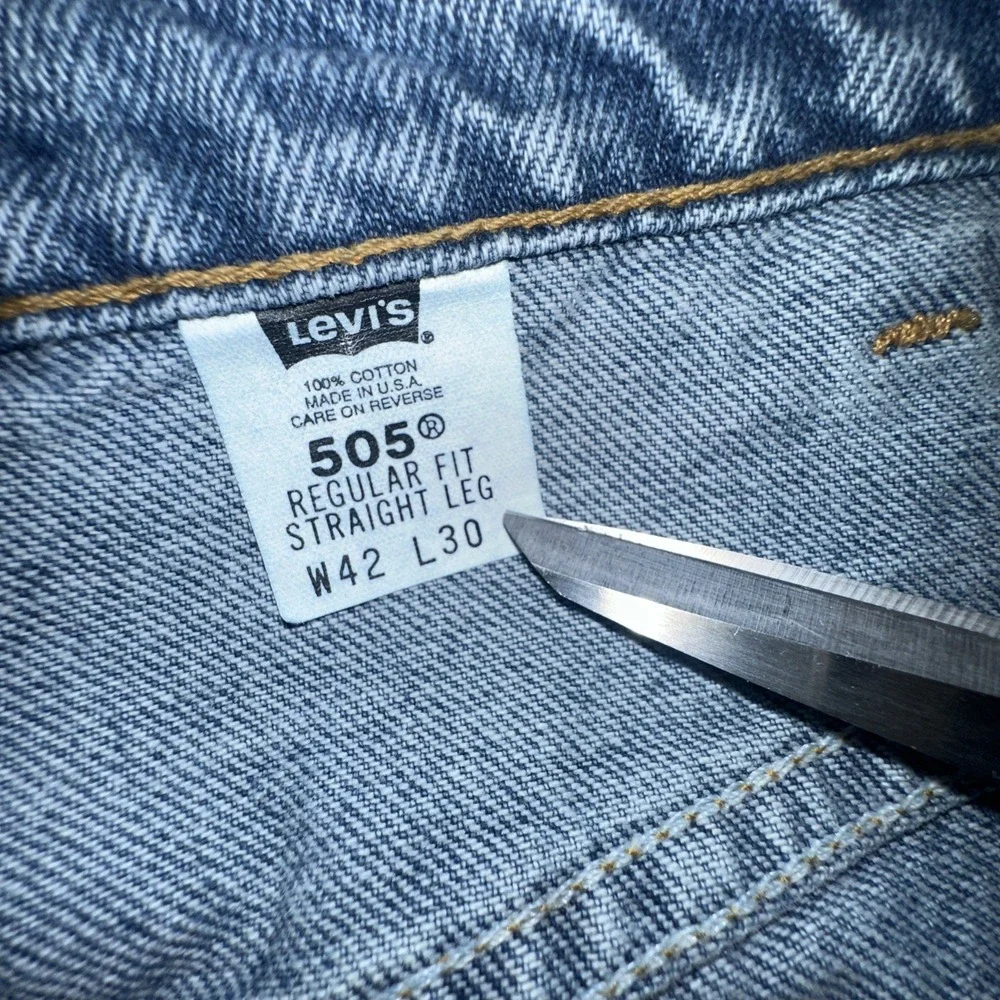 Vintage Levi's 505 Regular Fit Straight Leg Jeans Fit 40/32 Blue Denim USA Made